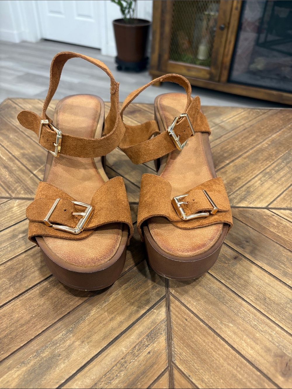 SHEIN Brown Suede Platform Buckle Sandals
